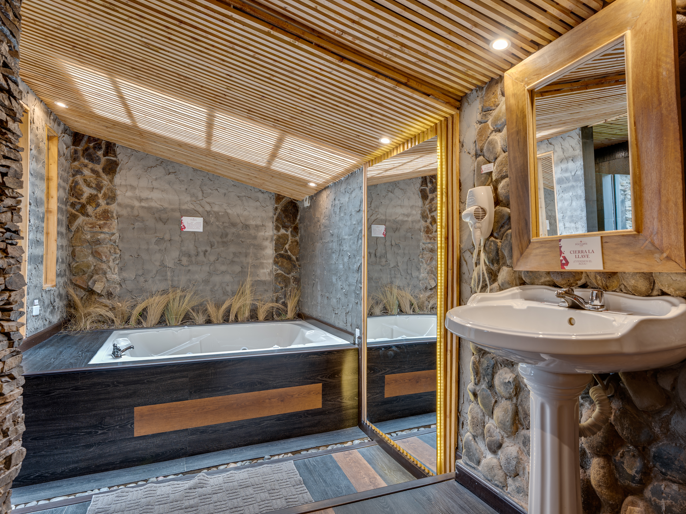 Junior Suite - bathroom