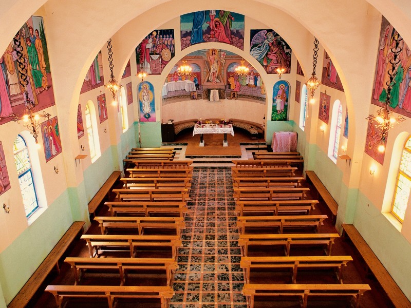 Anjarah church inside
