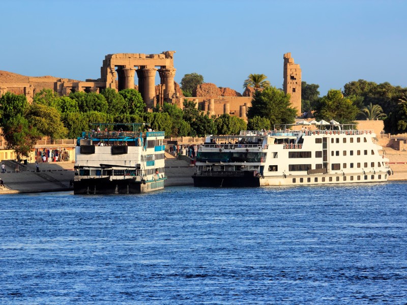 Nile Cruise with tempel