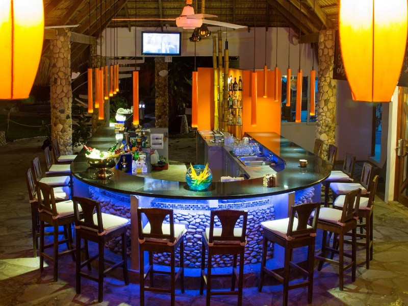 Villa Taina - Bar Abendstimmung