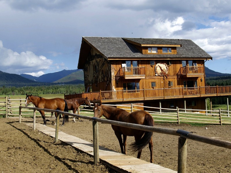 House and horses in 100 mile House