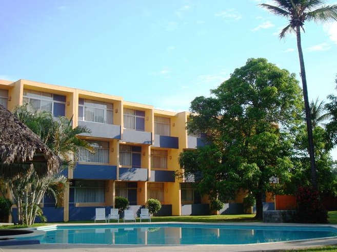 Calli - Pool & Hotelfassade