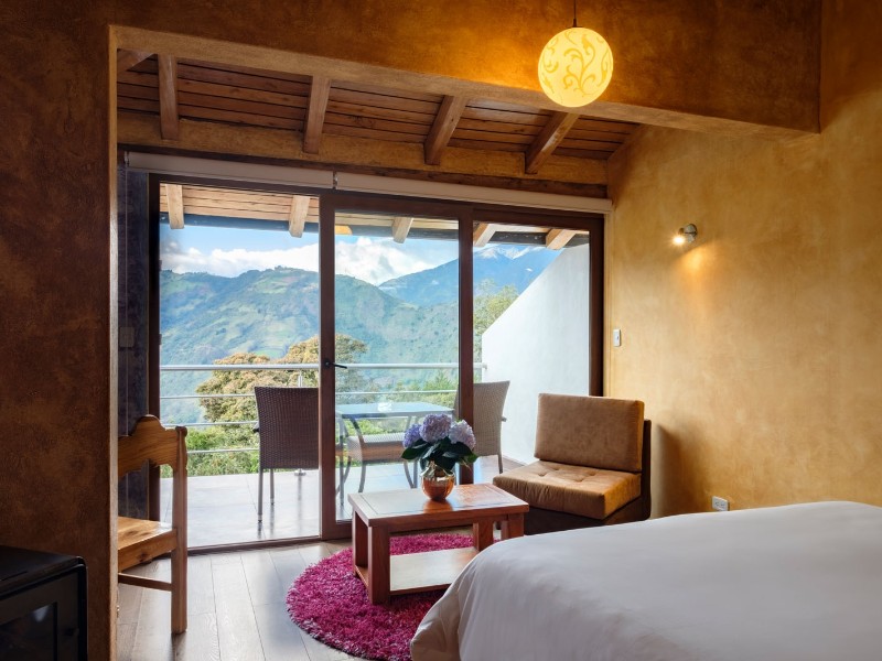 Romantic room / view of the Llanganates