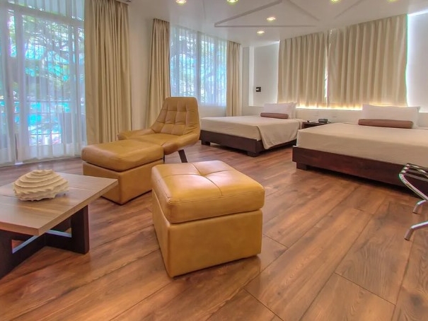 Zweibett-Suite mit Balkon