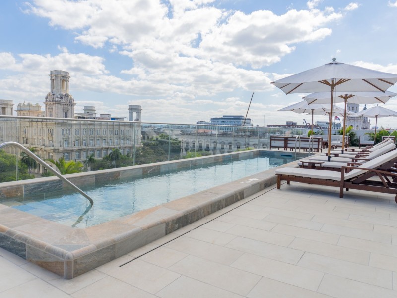 Telegrafo Axel -  Pool und Skybar 