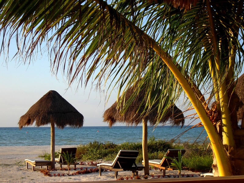 Xaloc Resort - Strand und Liegestühle