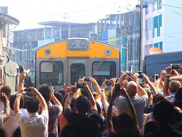 Half-Day Railway Market and Floating Mar