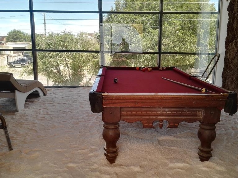 Pool table 