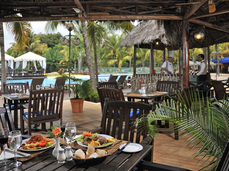 Melia Santiago - Snackbar