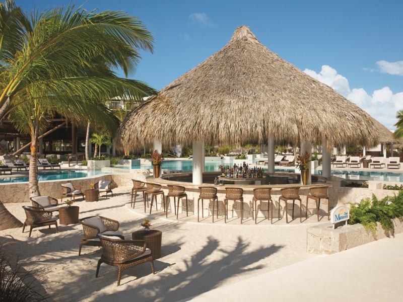 Secrets Cap Cana - Poolbar