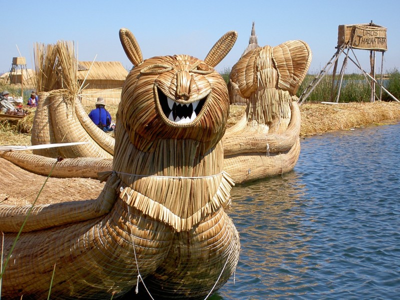 Peru - Tortorainseln und Boote der Uros