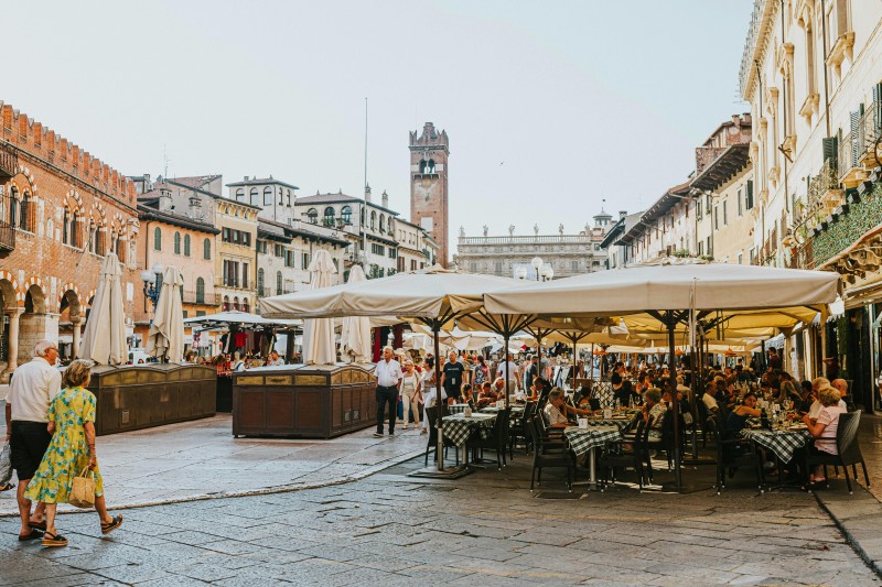 DISCOVERING VERONA