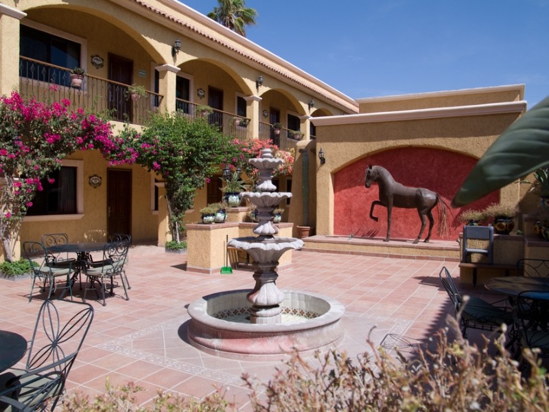 Hacienda Suites - Patio