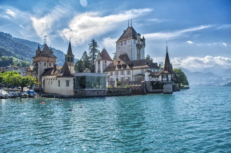 Lake Thun and Castles