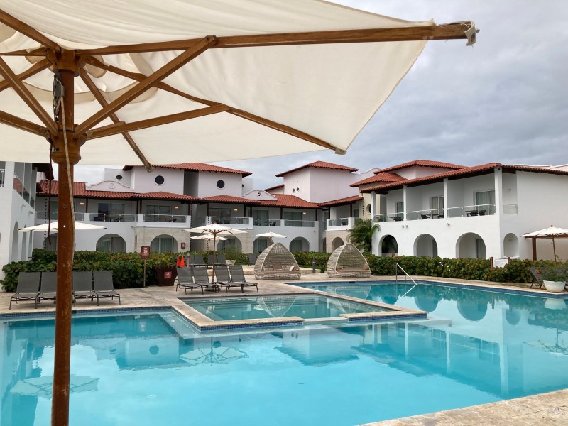 Dreams Dominicus - Hotelansicht und Pool