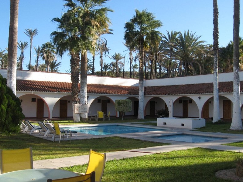 Desert Inn - Hotelansicht und Pool