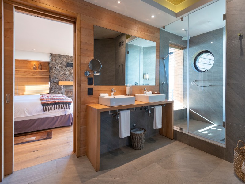 AWA Puerto Varas Hotel Suite Bad