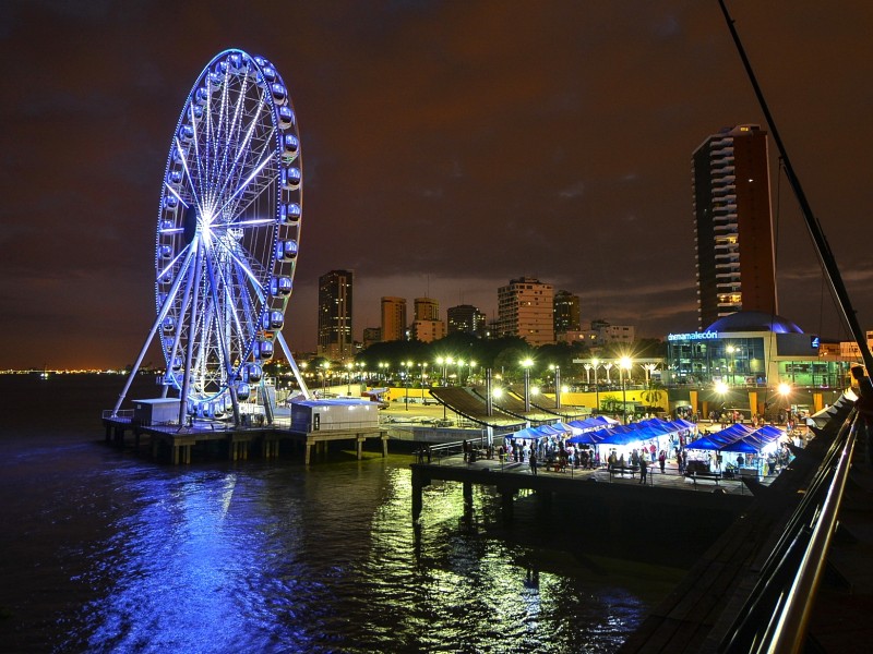 Der Malecon 2000 bei Nacht
