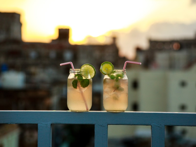 Mojitos auf Dachterrasse