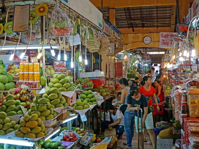 Der lebhafte Ben-Thanh-Markt in Saigon