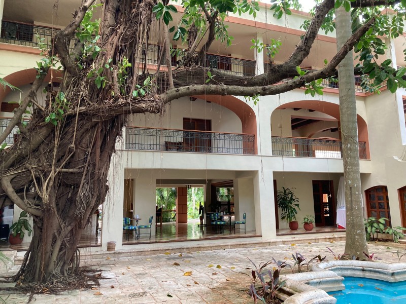 Mayaland - Hauptgebäude