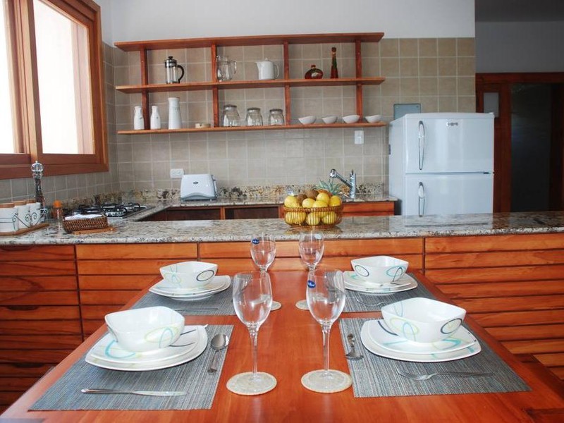 Gut ausgestattete Küche