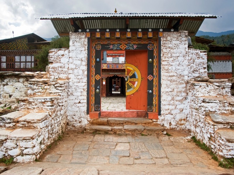 Eingang des Jampey-Lhakhang-Bhutan