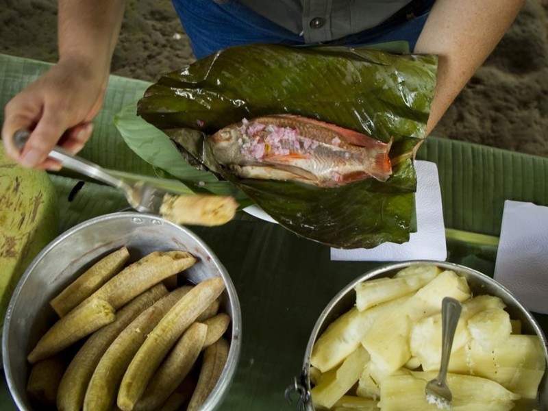 Traditionelle Küche mit Kochbananen
