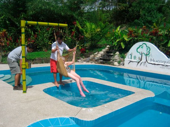 Jacuzzi mit Einstiegshilfe