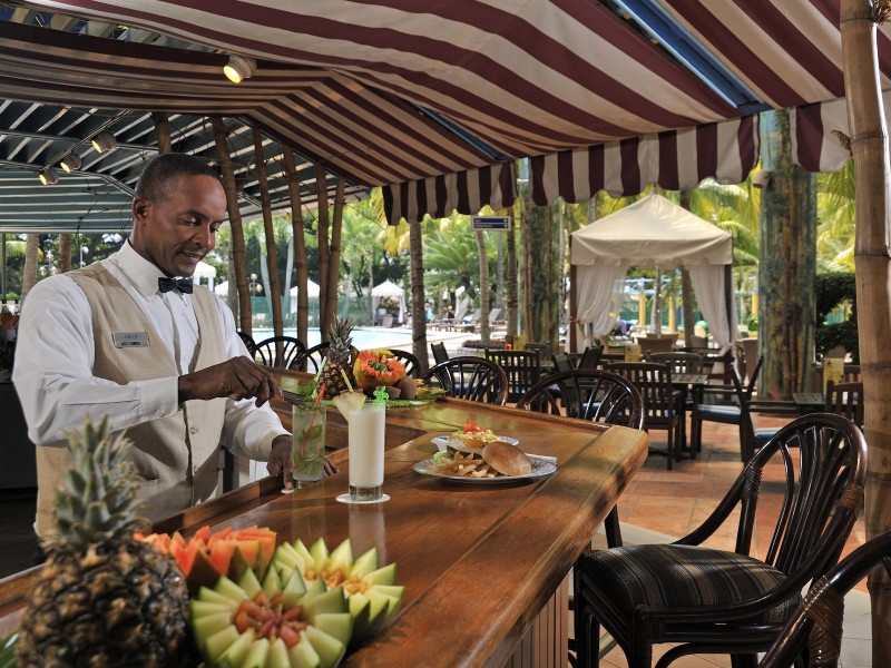 Melia Santiago - Bar