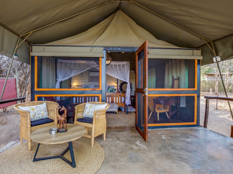 Safarizelt außen Elephant Valley Lodge