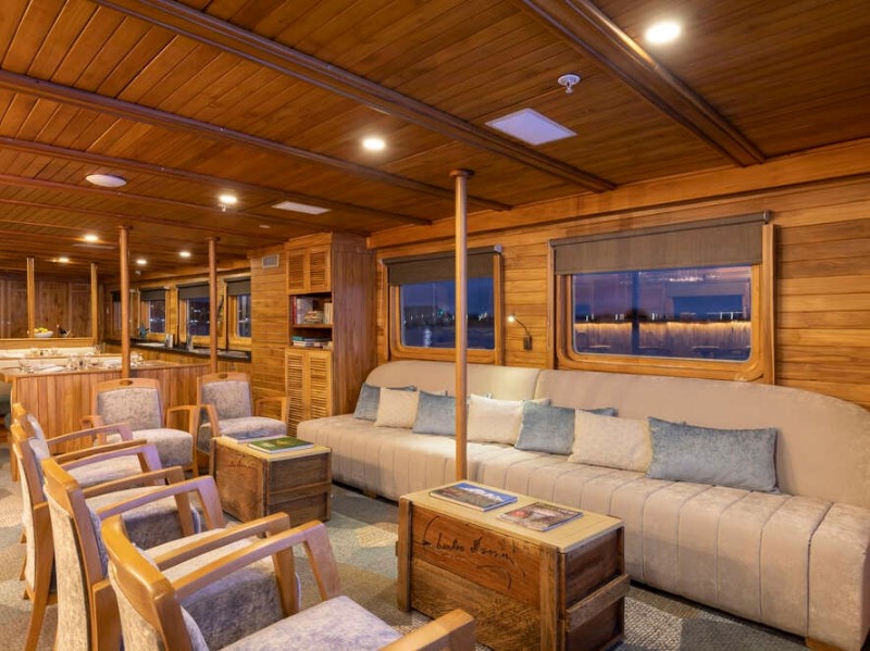 Coral Lounge