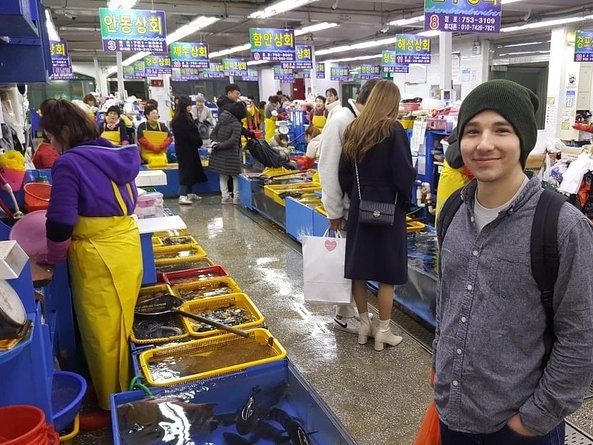 Busan Market Seafood Tour (with dinner)