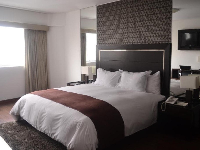 Room with double bed