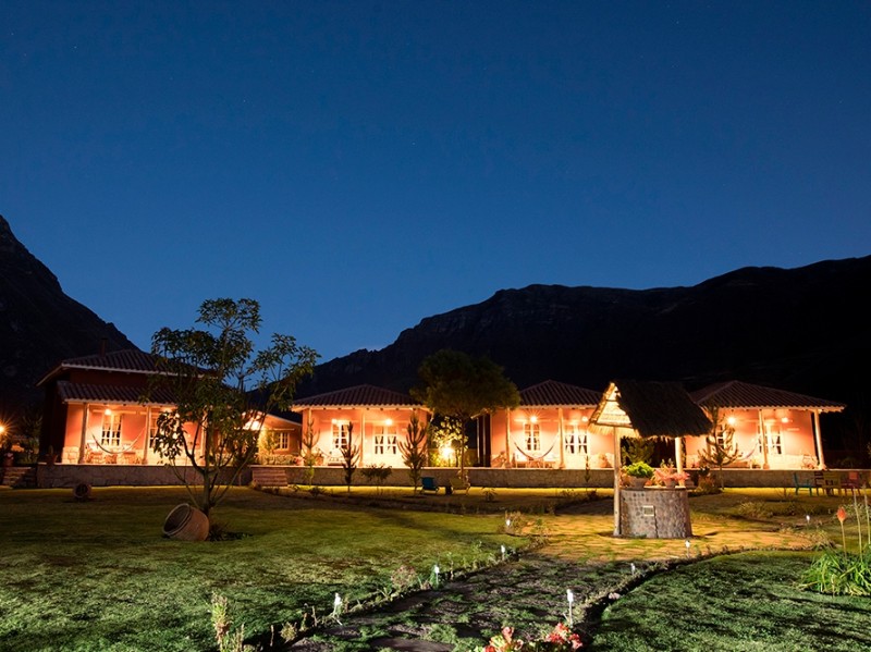 Nunu Boutique - Nachtaufnahme