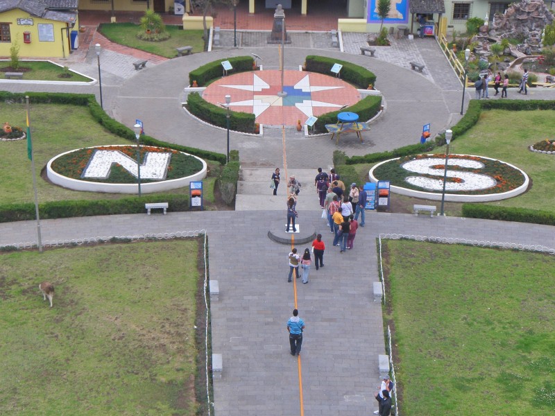  Mitad del Mundo