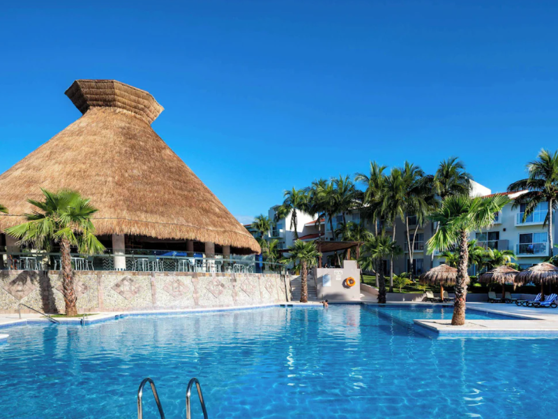 Viva Azteca_Swimming Pool