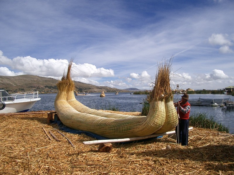 Peru - Tortoraboot der Uros Titicacasee