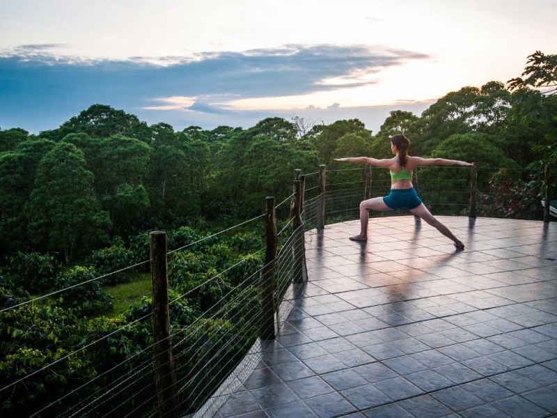 Yoga auf der Terrasse
