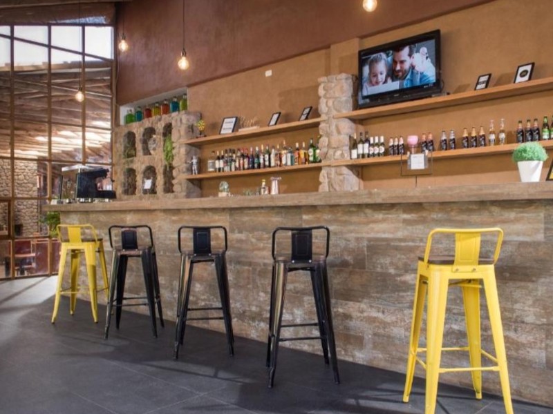 Ava Spots_Bar