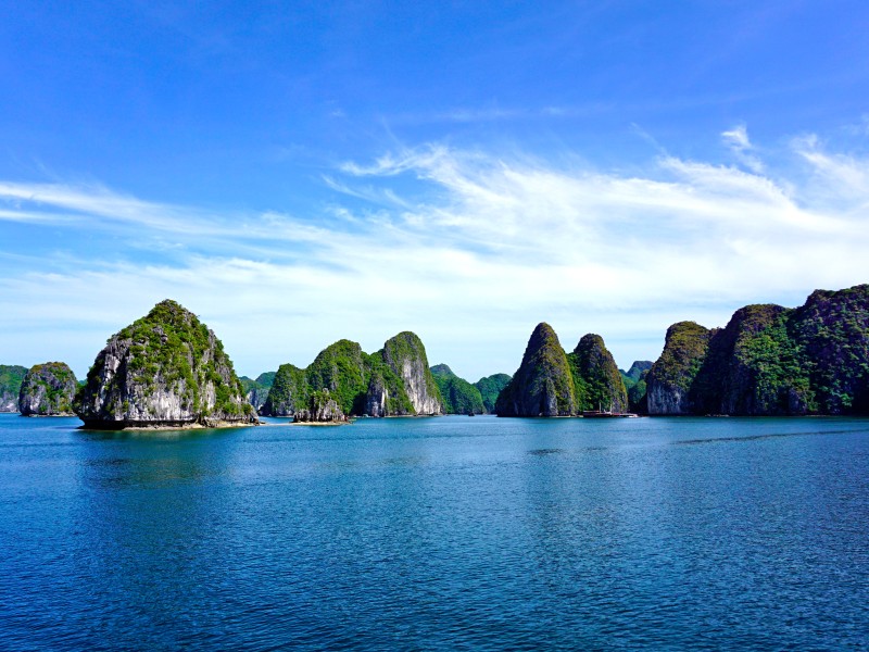 In der malerischen Halong-Bucht
