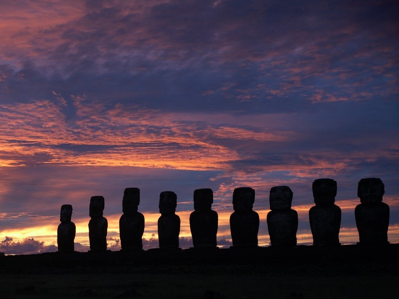 Moai sunrise