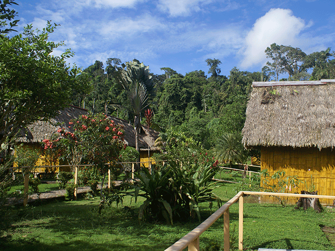 Der Außenbereich der Lodge