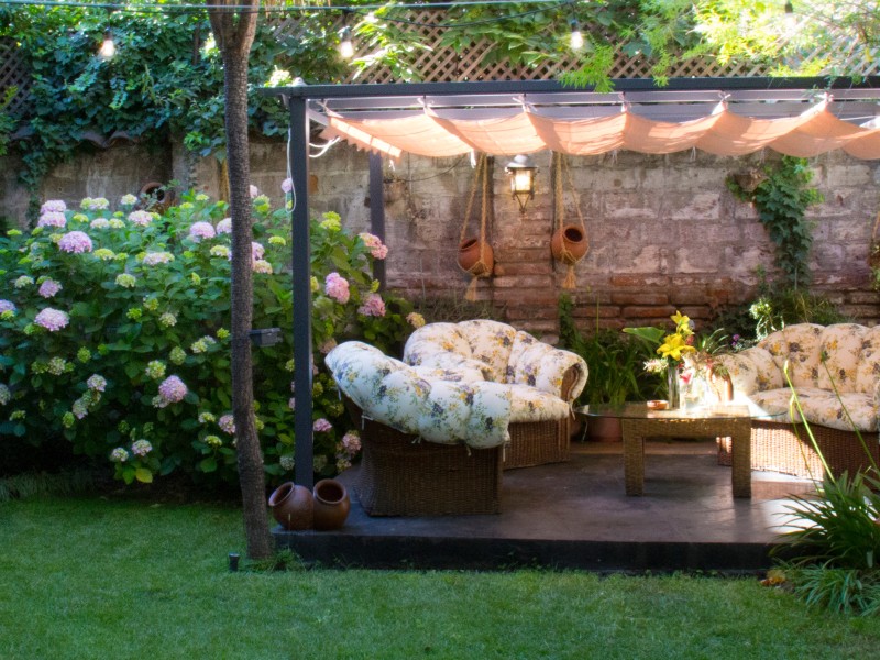 Carmenere - Garten mit Pergola