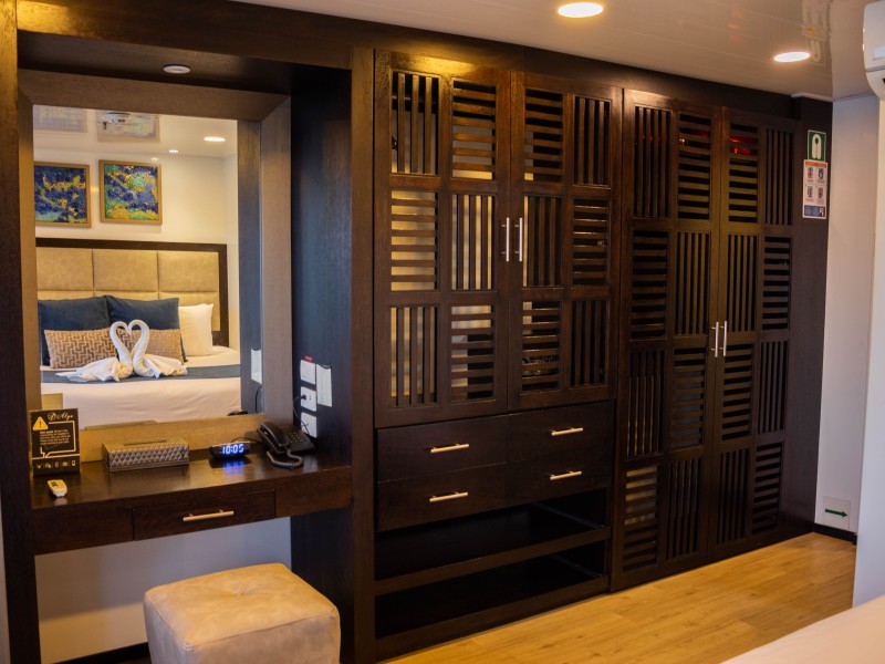 Kleiderschrank Suite