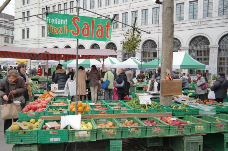 Wochenmarkt at Bürkliplatz, Zürich