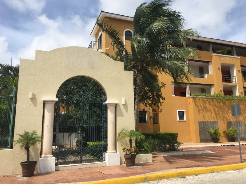 Adhara Cancun - Eingang zum Garten