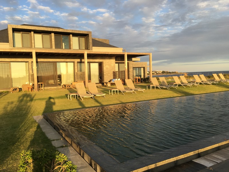 Bahia Vik - Pool Abendstimmung