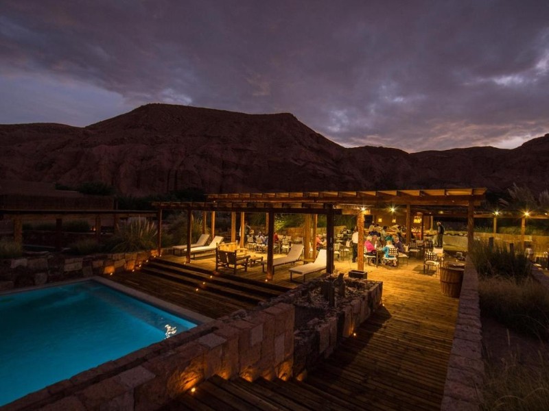 Aussen-Pool bei Nacht