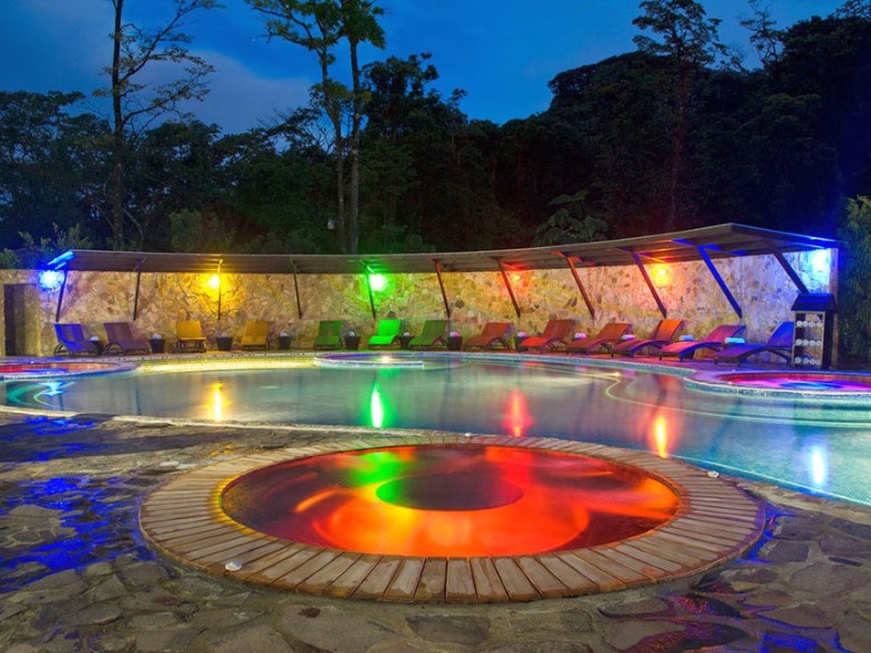 Río Celeste Hideaway - Pool Abendansicht